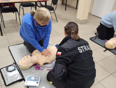 Strażacy z OSP w Libiążu szkoli mieszkańców z zakresu pierwszej pomocy