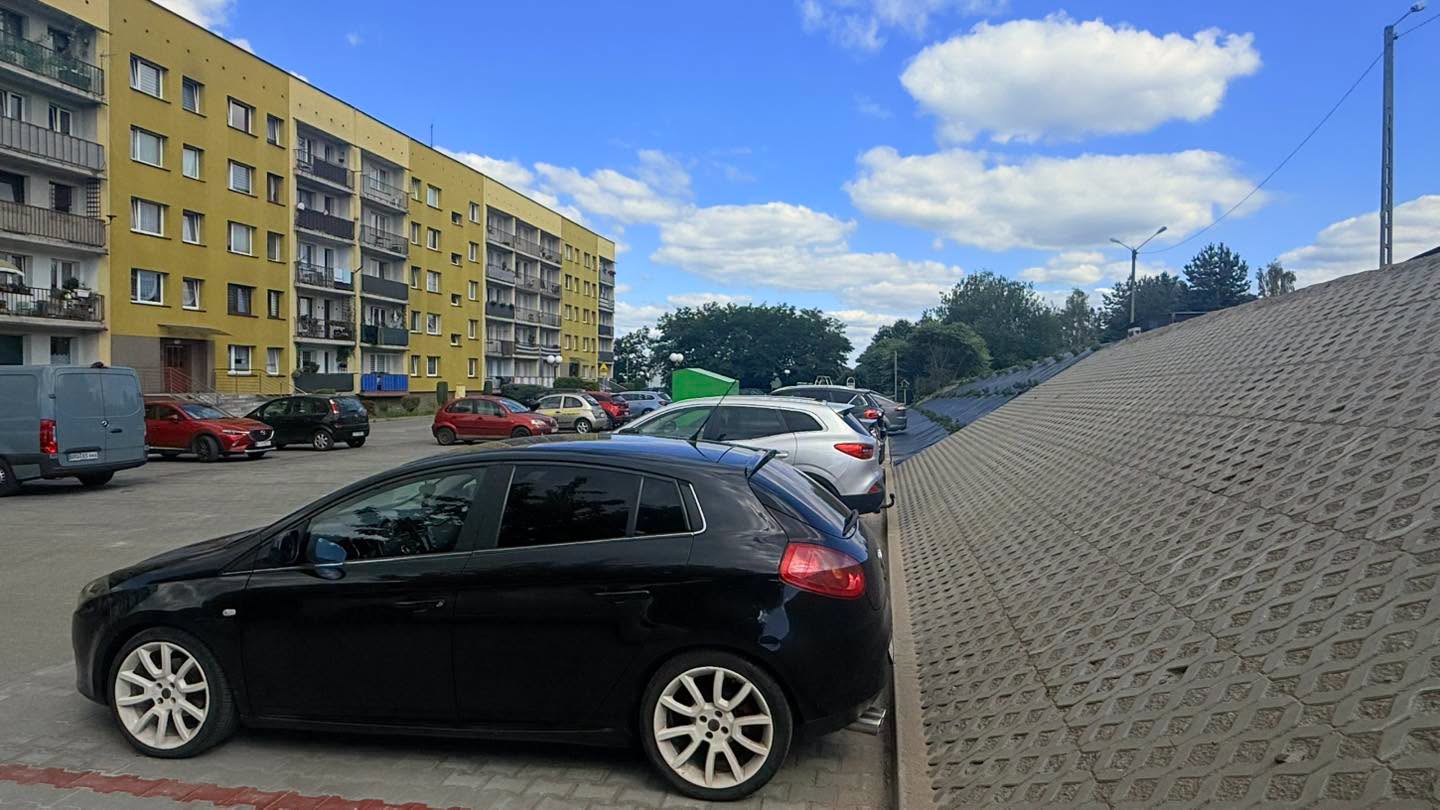 Nowe miejsca postojowe przy ulicy Urzędniczej
